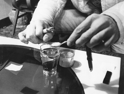 405733 Afbeelding van het gebruik van cocaïne.